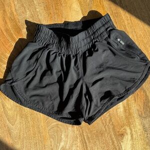 Lululemon Black Women's Athletic Shorts Size 2